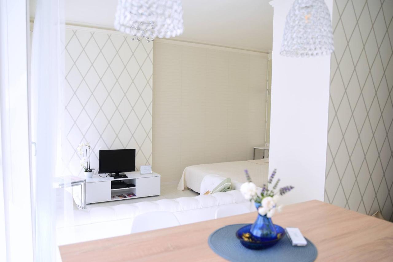Cloe Apartman Szeged Buitenkant foto