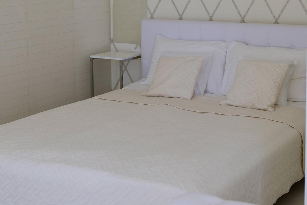 Cloe Apartman Szeged Buitenkant foto